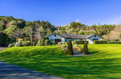 Tikitere Maison | Stunning and Spacious 5-Bedroom Home in Rotorua