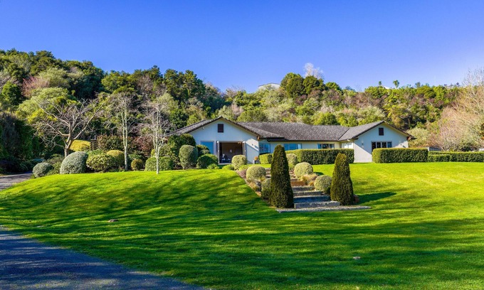 Tikitere Maison | Stunning and Spacious 5-Bedroom Home in Rotorua
