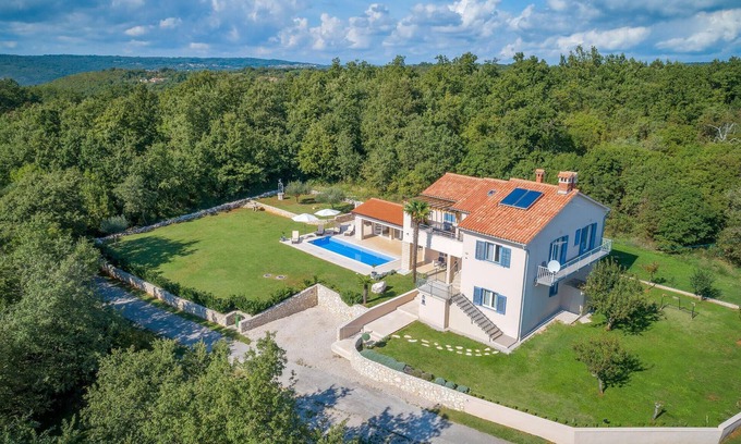 Sveta Nedelja Appartement | Superbe appartement à Labin avec sauna