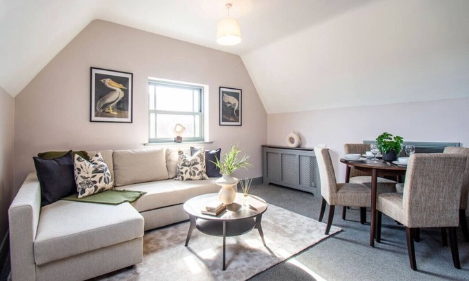 Yeovil Appartement | Stunning Apt: kitchen, parking & Free gym access