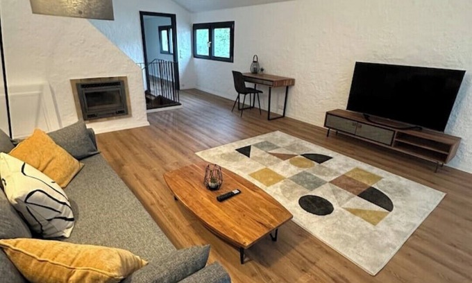Munchen District Appartement | Stunning Architect-Designed Semi-Detached Home