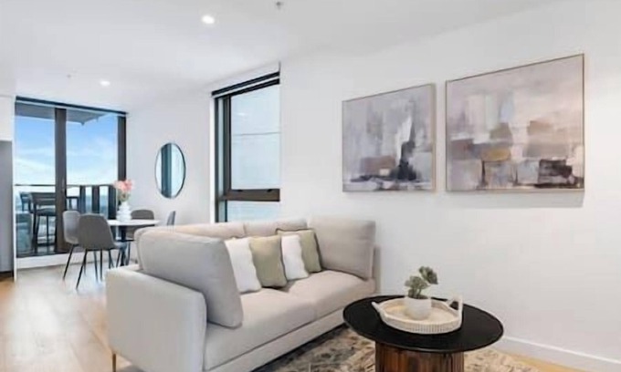 Southbank Appartement | Stunning Bay & Lake Views Apt w/ Balcony & Wi-Fi