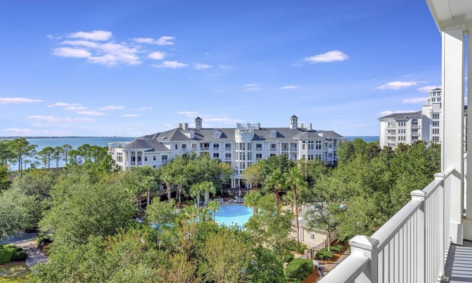 Villa Lago Copropriété | Stunning Bay Views on the 6th Floor: Two bedroom with Fully Equipped Kitchen, Sleeper Sofa at Sandestin Golf and Beach Resort!