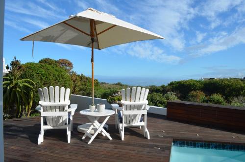 Grotto Bay Maison | Stunning Beach House in Grotto Bay