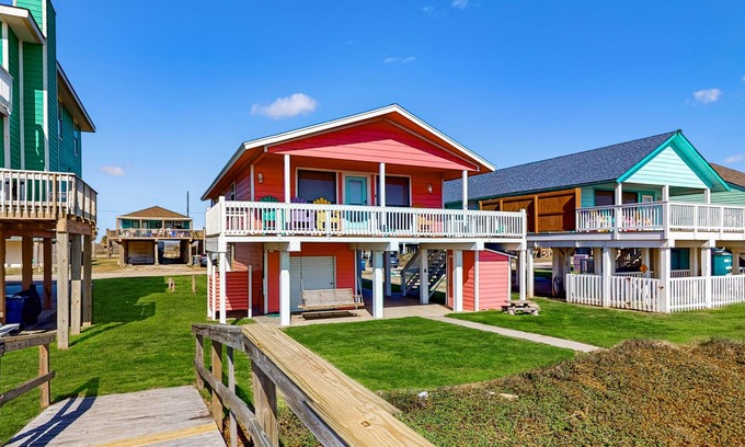 Freeport Maison | Stunning | Beachfront | Beach Access | Dog Haven