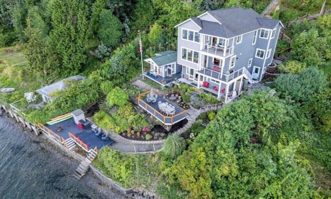 Manchester Maison | Stunning beachfront getaway!
