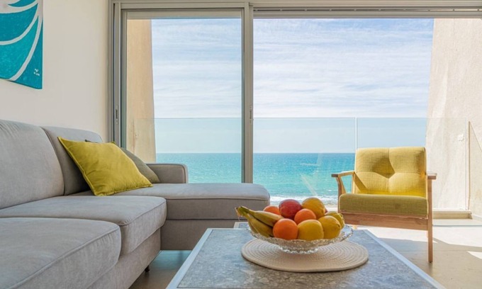 Nahariya Appartement | Stunning Beachfront Apartment With Epic Sea Views