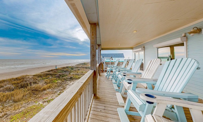 Gilchrist Maison | Stunning | Beachfront | Cargo Lift | Sleeps 14