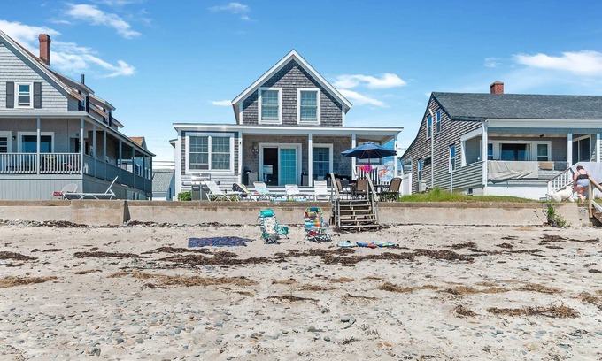Wells Beach Maison | STUNNING BEACHSIDE LISTING DIRECTLY ON WELLS BEACH: RELAXING: 8/23-8/30 NOW OPEN