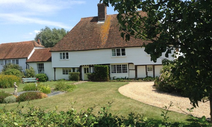 Rolvenden Maison | Superbe maison C15th Hall, piscine privée chauffée située dans de grands jardins, 10 personnes