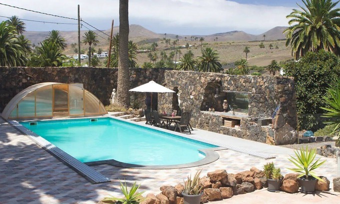 Haria Maison | Stunning “Casita Palmera” with Mountain View, Pool, Terrace & Wi-Fi; Parking Available