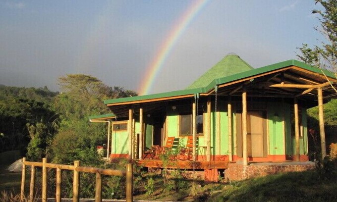 Roble Autre | Belle maison en bambou au plafond de la cathédrale sur la ferme du café près du volcan Poas
