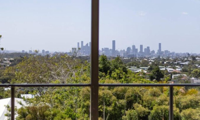 Holland Park West Maison | Stunning CityView 5BR w/Balcony near Malls/Uni/CBD