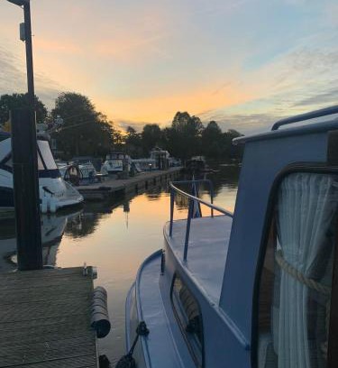 Bourne End Location De Bateaux | Stunning Classic Dutch Barge near Henley & Marlow