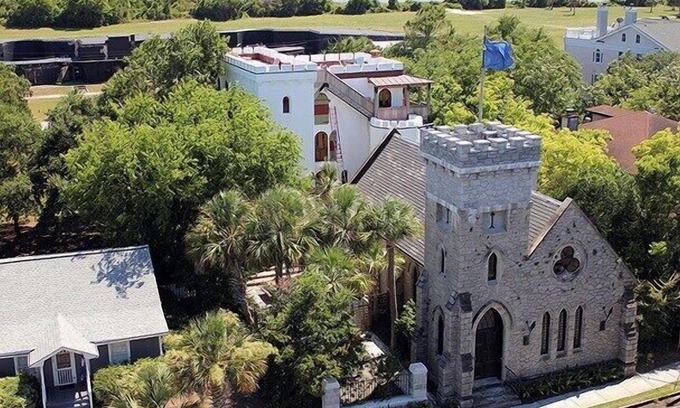 Sullivan's Island Autre | Stunning Coastal Castle Holiday Special