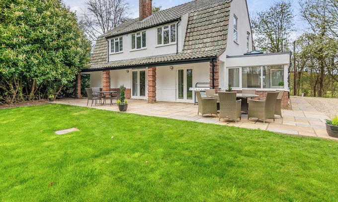 Cromer Maison | Stunning coastal 6/bed house w/parking & garden