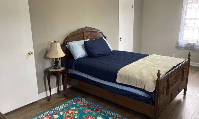 Council Bluffs Maison | Stunning Colonial Home In Historic Neighborhood