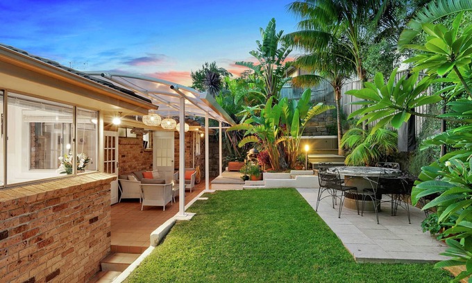 Warriewood Maison | Stunning Contemporary Home with Tropical Garden