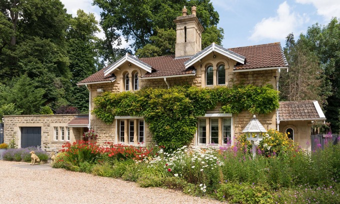Bathford Maison | Stunning country house for up to 22 people with HOT TUBS!