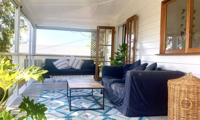 Yamba Maison | Stunning couples luxury beach house! Walk everywhere! wifi+fire+parking+garden!