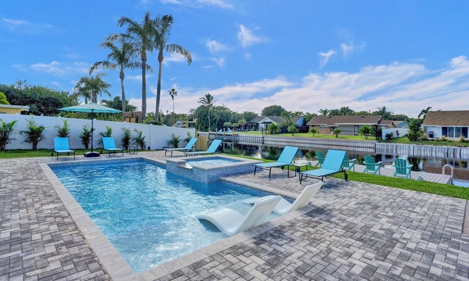 Tropic Palms Maison | Stunning Delray Beach Waterfront Oasis Heated Pool / Spa / Canal / Pool Table