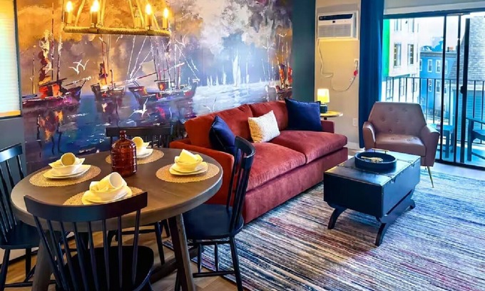 Beverly Appartement | Stunning Design ~ Fireplace ~ Custom Desk ~ Balcony