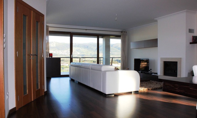 Cadaval Villa | Superbe villa individuelle avec vue panoramique sur les collines de Montejunto