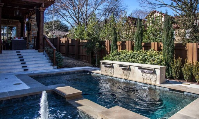 Hollywood - Santa Monica Maison | E Dallas Family Home with Pool, Spa, Outdoor Fire