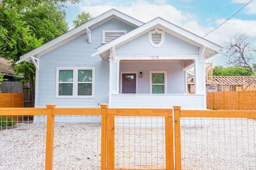Denver Heights Maison | Stunning Elegance 4BR2.5 BA Near Vibrant Downtown