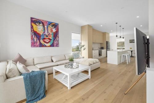 Paraparaumu Beach Appartement | Stunning executive family home!