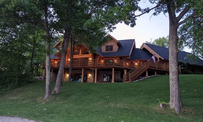Cohasset Cabine | Stunning Executive log cabin on beautiful lake