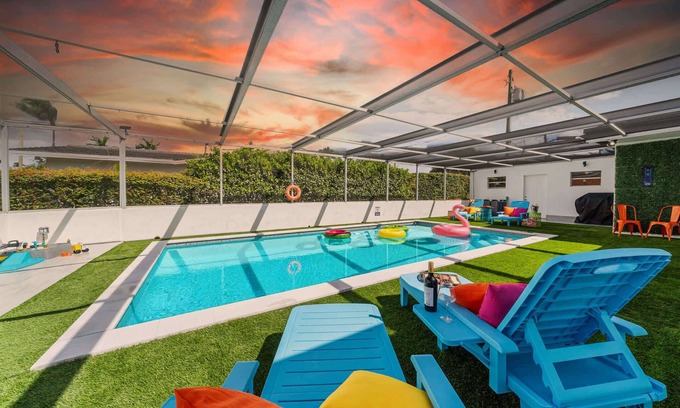 Westchester Maison | Stunning Family Fun Oasis With Heated Pool, Hot tub & King Bed