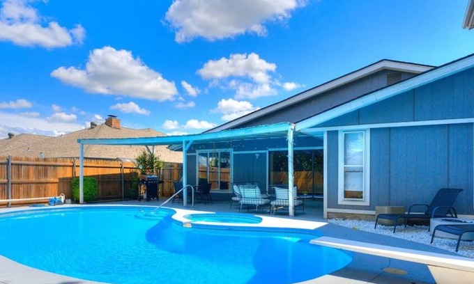Oklahoma City Maison | Stunning Family Home with Pool