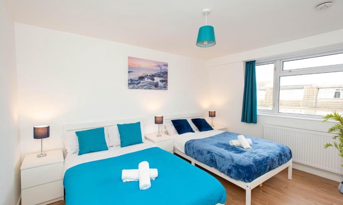 Custom House Maison | Stunning four bedroom house close to Excel, O2 & Central London with free parking