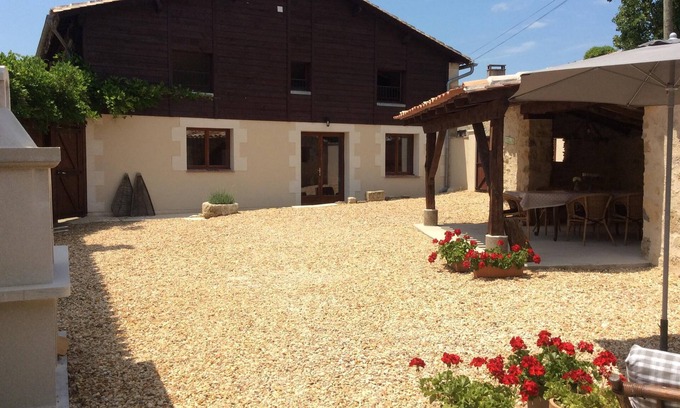 Saint-Martin-de-Gurson Maison | Superbe gîte 4 * avec piscine privée et lac, Dordogne.