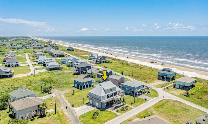 Port Bolivar Maison | Stunning | Gulf Views | Hot Tub | Group Ready