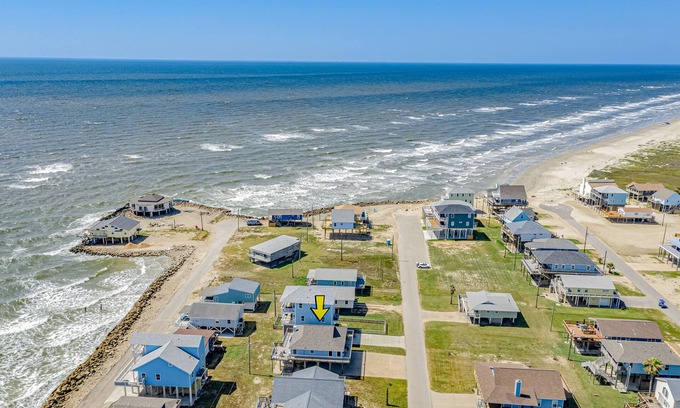 Freeport Maison | Stunning | Gulf Views | Large Deck | Dog Haven