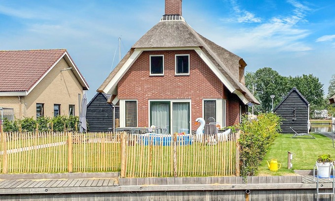 Idskenhuizen Maison | Stunning home in Idskenhuizen - with WiFi