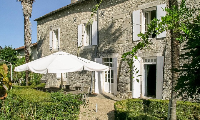 Juignac Maison | Logis de Chenevière