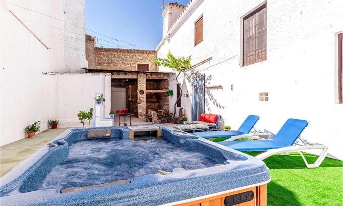 Padul Maison | Stunning Home In Padul With Kitchen