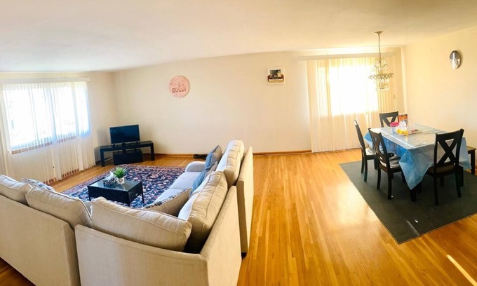 Cheektowaga Maison | Stunning house near by airport. No party allowed no loud music allowed