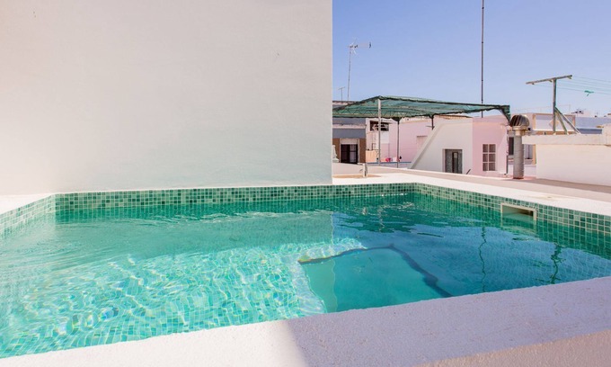 Fuseta Maison | Stunning House With Rooftop and Pool by LovelyStay