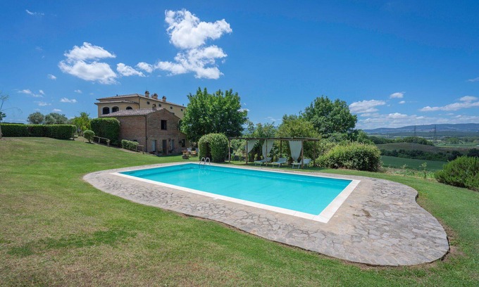 Castiglione del Lago Villa | Magnifique maison de vacances privée avec WIFI, piscine privée, TV, patio, près de Montepulciano