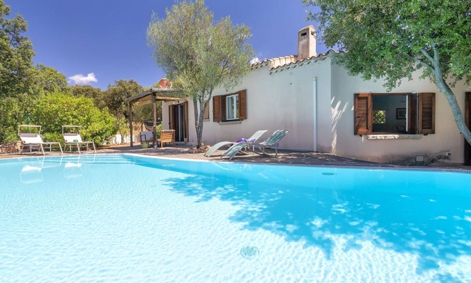 Trudda Maison | Stunning private villa for 5 guests with private pool, WIFI, A/C, TV, patio and parking