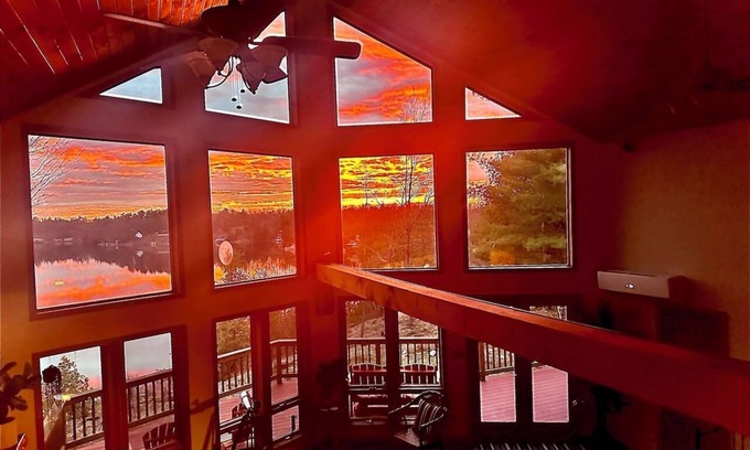 Town of Macomb Cabine | Stunning lake cabin 8 acres of woods, private boat dock, AC, WiFi & dog-friendly