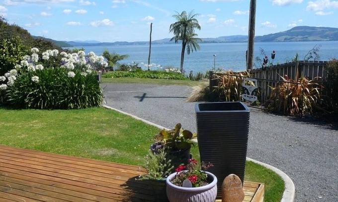 Hamurana Maison | Superbes vues sur le lac avec jardin privé