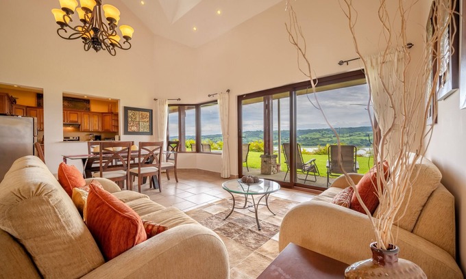 Tronadora Maison | Stunning Lake View Home with a Hot tub, WIFI, & Dog Friendly