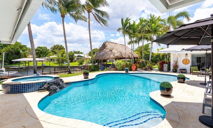 Lake Ida Shores Maison | Stunning Lakefront! Pool, Patio 5BR/5BA, Sleeps 12