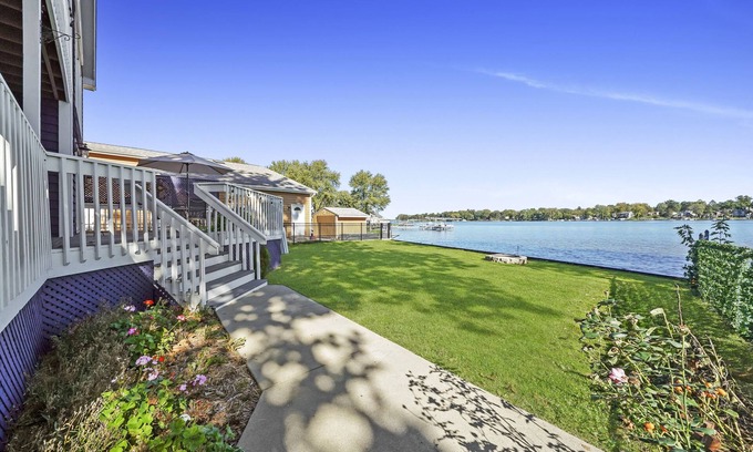Fox Lake Maison | Stunning Lakefront Home on the Chain O'Lakes! ★ Amazing Views & Newly Rehabbed