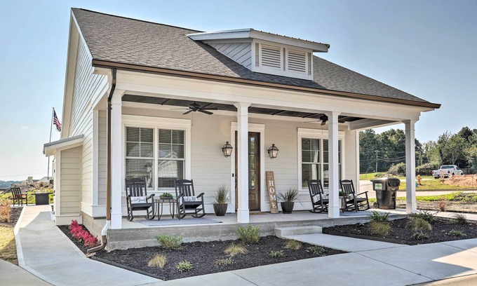 Greenwood Cottage | Stunning Lakefront Retreat w/ Dock Access!
